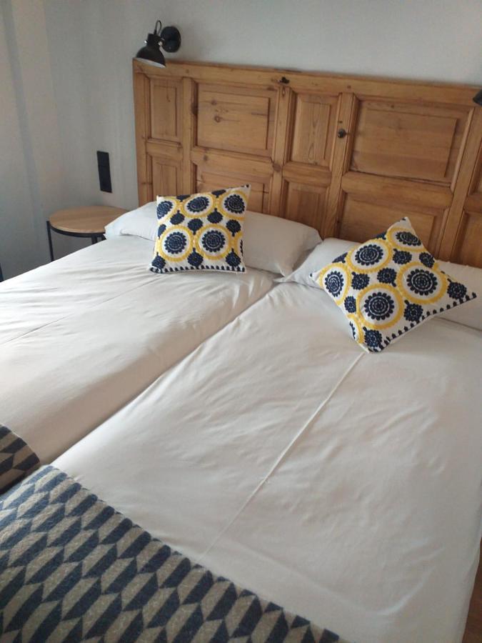 Hotel Alda Jolio Jaca Bagian luar foto